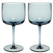 Zwei elegante Weinkelche aus der Like Ice Serie, Set aus 2 Teilen, in einer frontalen Perspektive.