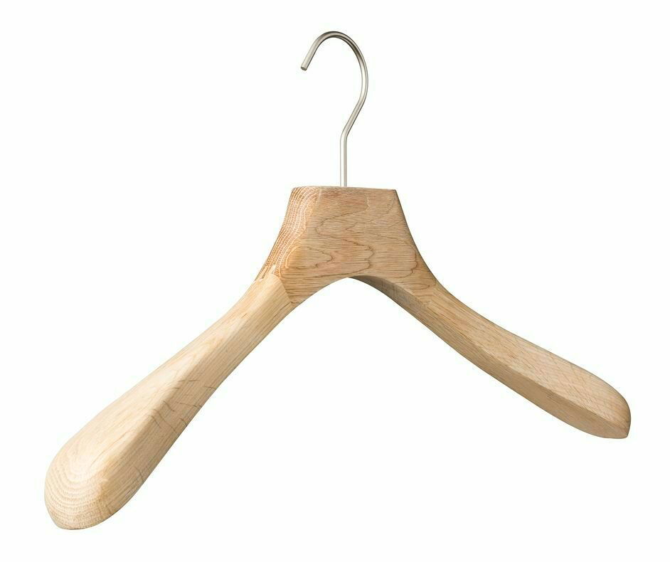 Kleiderbügel aus Eiche mit Metallhaken, Frontalansicht