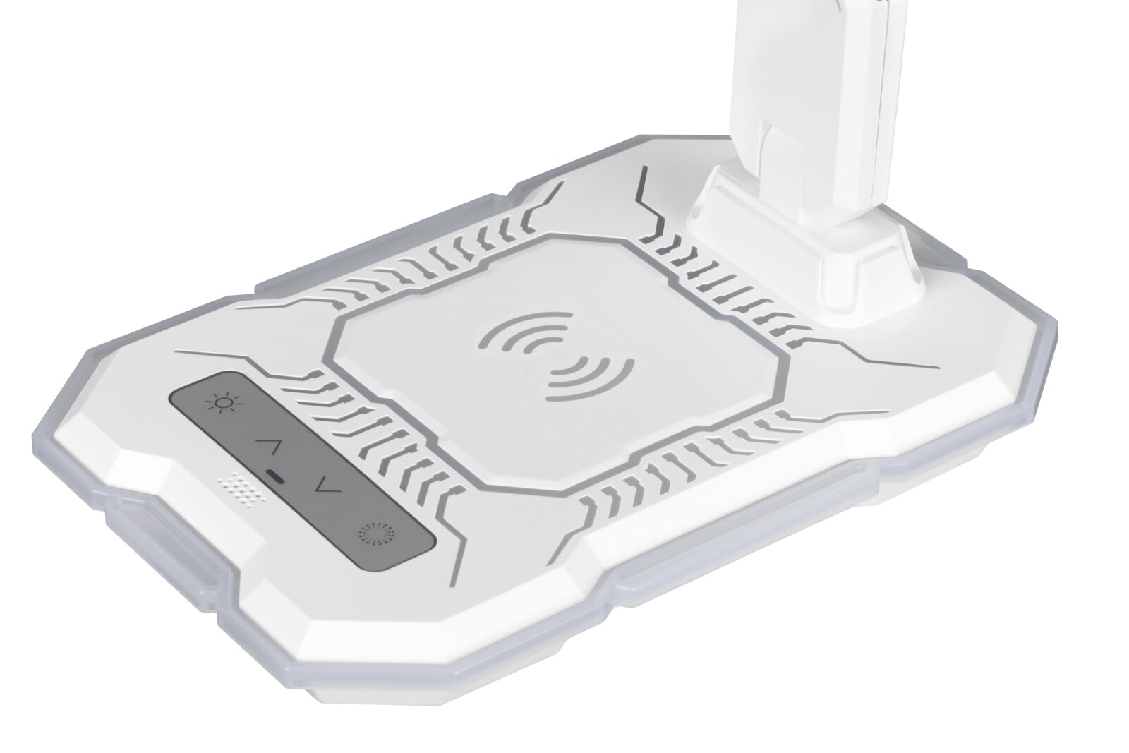 Weiße, futuristisch geformte Ladestation mit Wireless-Ladesymbol und Bedienfeld, schräg von oben in 3/4-Perspektive auf weißem Hintergrund