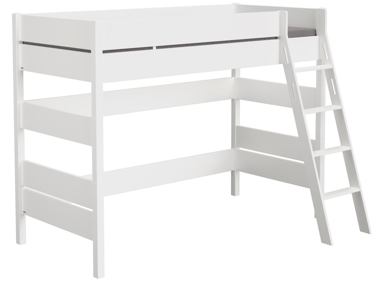 Weißes Spielbett mit Leiter, seitliche Perspektive