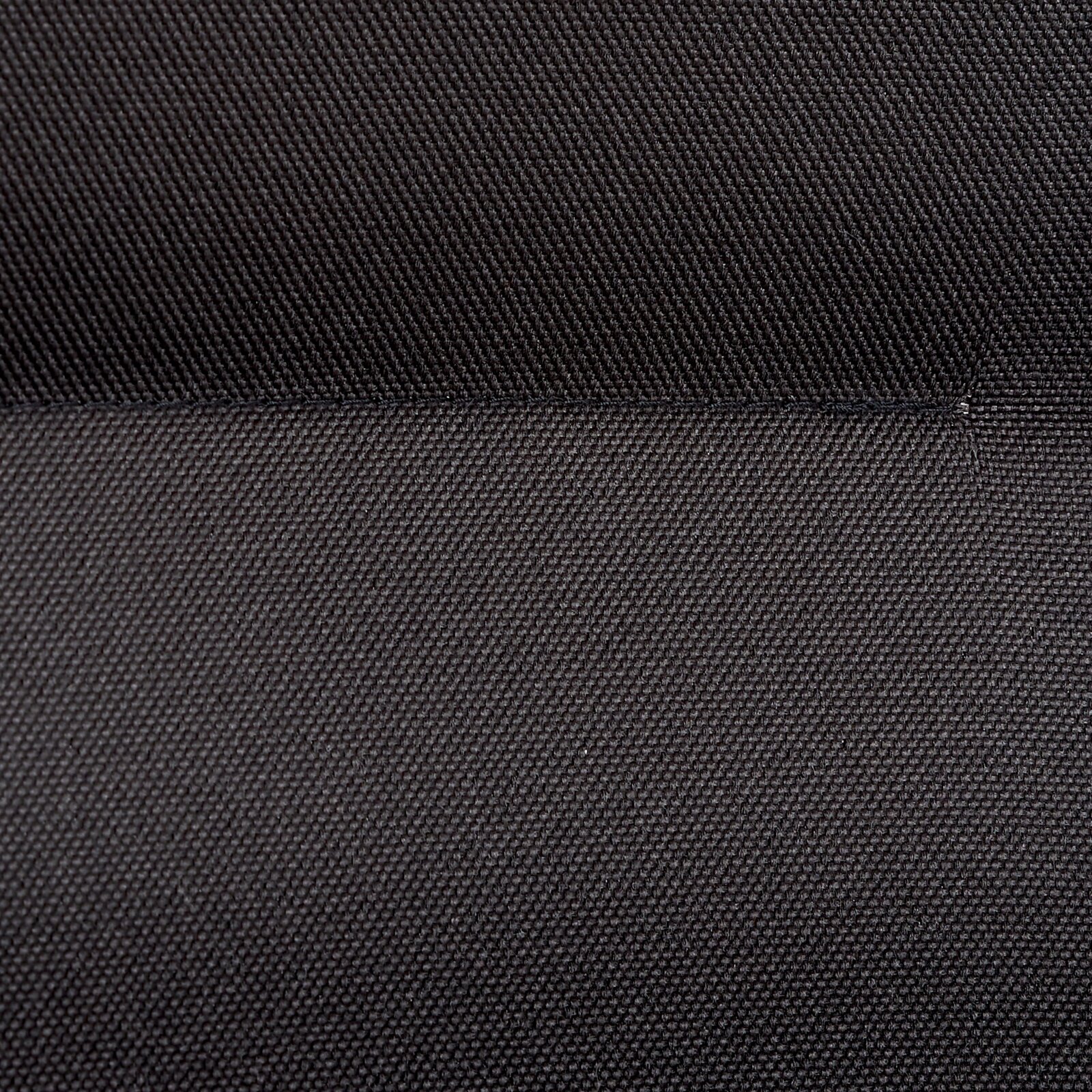 Close-up van de zwarte stoffen bekleding van een directiestoel
