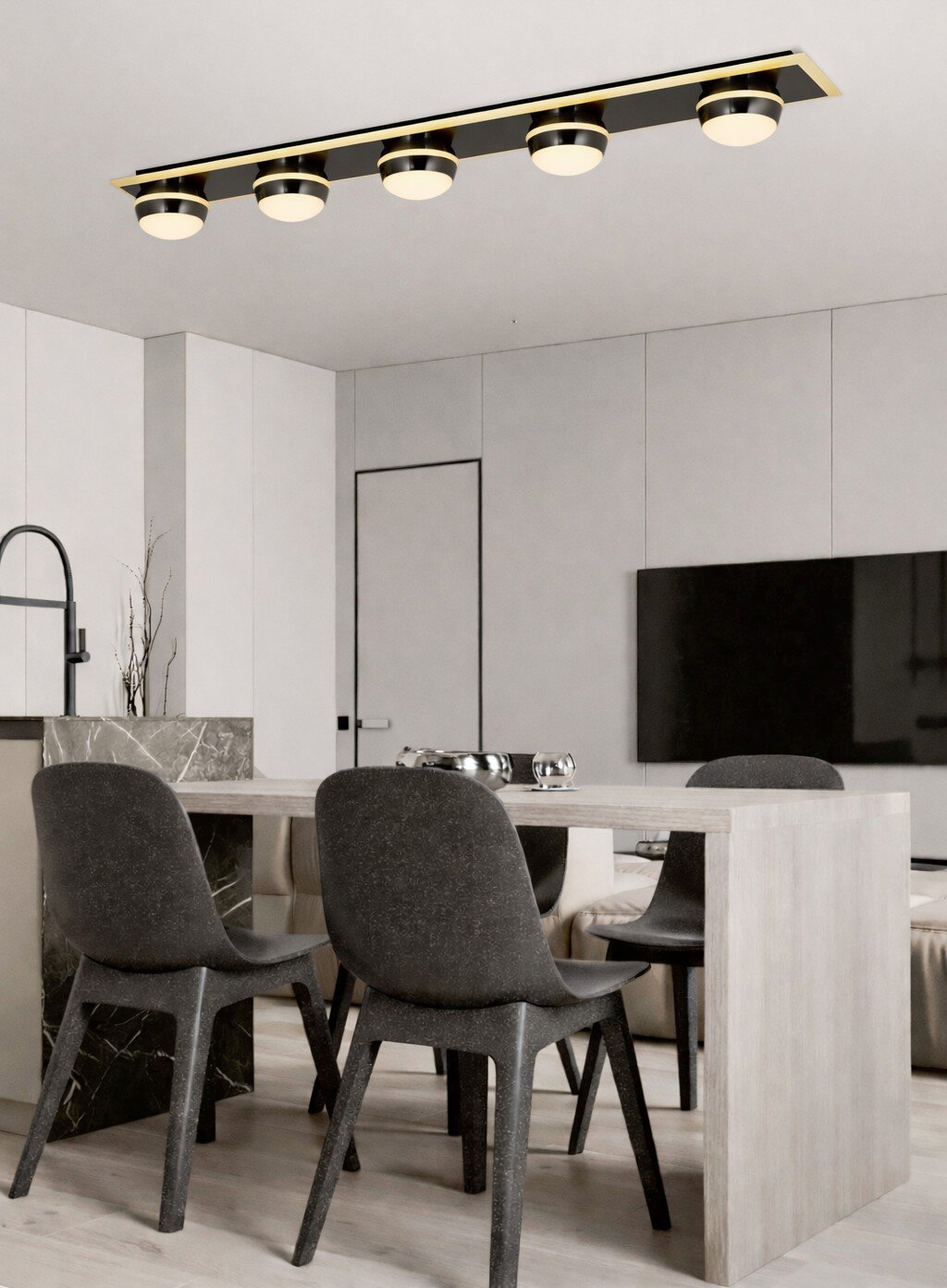 Moderne led-plafondlamp met vijf ronde lampen in een elegante eetkamer, gezien van onderaf.