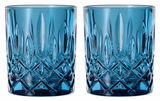 Zwei blaue Whiskybecher mit elegantem Schliff, frontal fotografiert.