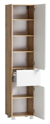 Hochschrank mit Holzkorpus und weißen Türen, teilweise geöffnet, mit mehreren Regalböden und einer Schublade, Perspektive von vorne.