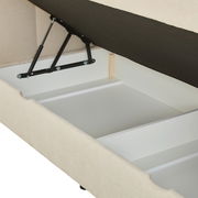 Boxbett mit geöffnetem Stauraum, seitliche Perspektive