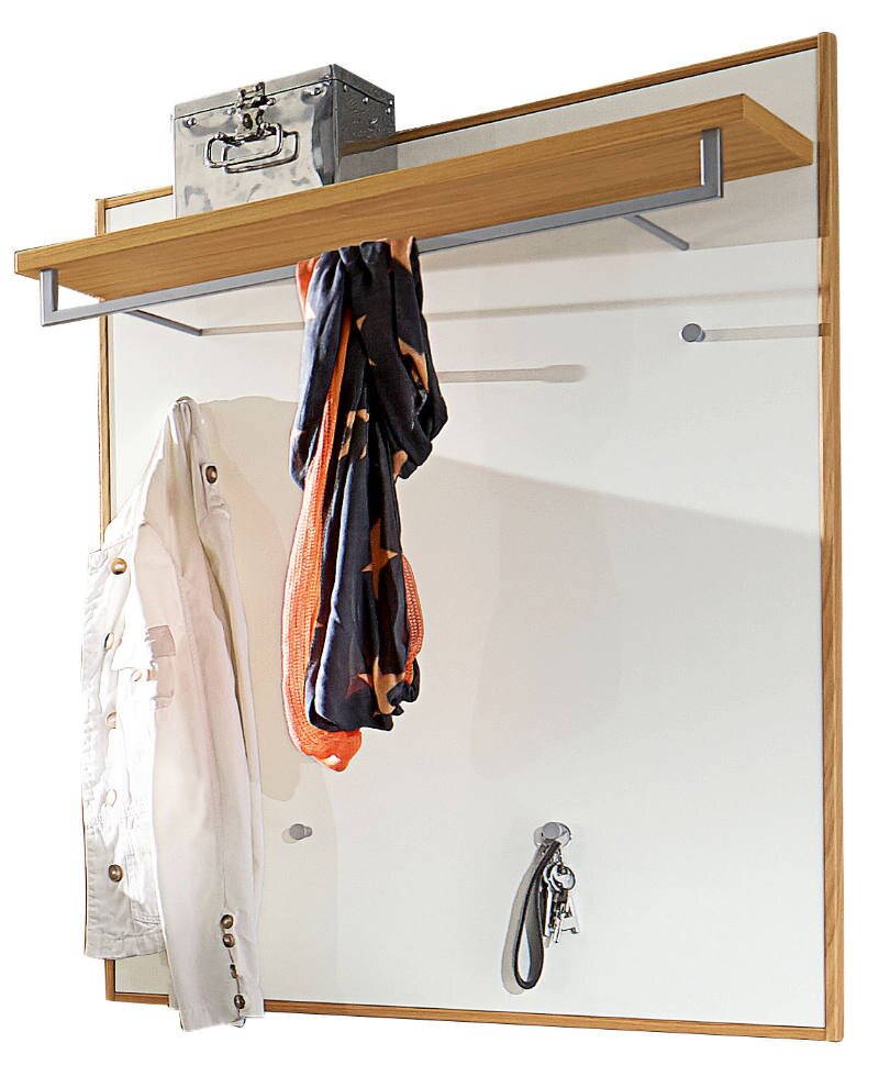 Wandgarderobe mit weißer Rückwand und Holzrahmen, Ablagebrett oben, Metallhaken und Schlüsselleiste, mit Jacke und Schal, freigestellt in frontaler Perspektive mit leichtem Blick von links oben