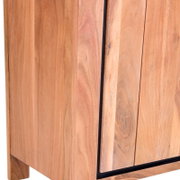 Close-up van een houten dressoir met natuurlijke nerf, gezien vanaf de zijkant