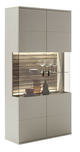 Moderne Kombi-Vitrine mit Glasfront und integrierter Beleuchtung, seitliche Perspektive