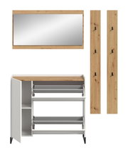 Garderoben-Set in Weiß und Eicheoptik mit großem Wandspiegel, Schuhschrank mit geöffneter Tür und zwei ausziehbaren Schuhklappen sowie zwei Wandpaneelen mit schwarzen Haken, Ansicht von vorne