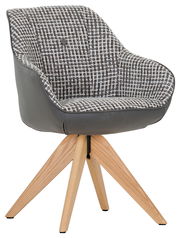 Moderner Armlehnstuhl mit gemustertem Stoffbezug und Holzbeinen, seitliche Perspektive