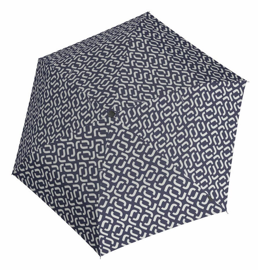Draufsicht auf einen kompakten Regenschirm mit geometrischem Muster in Blau und Weiß.