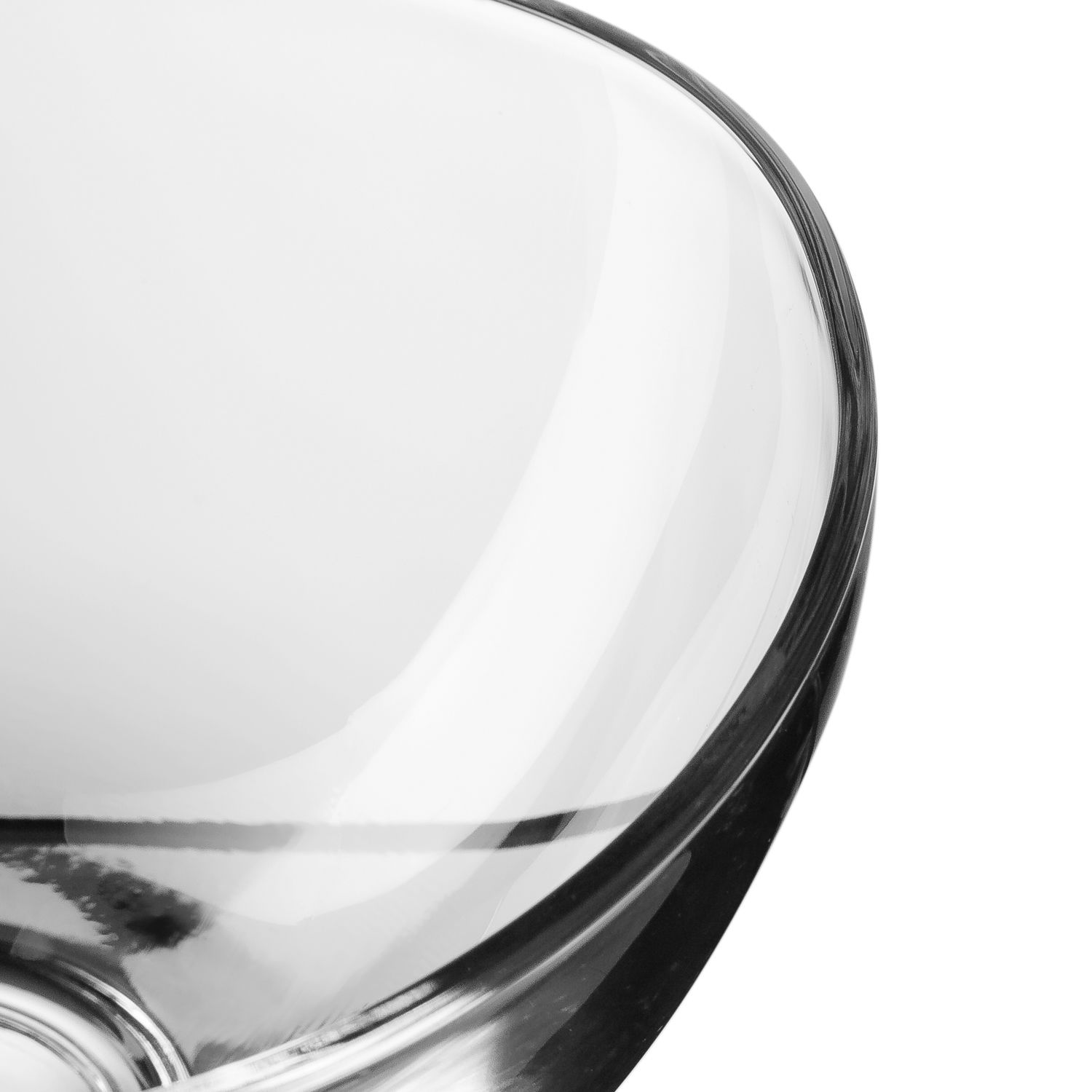 Nahaufnahme einer transparenten Müslischale Loop mit glatter Oberfläche und elegantem Design, seitliche Perspektive