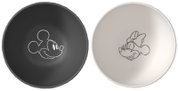 Zwei runde Teller im Set, links schwarzer Teller mit Mickey-Mouse-Kopf als Linienzeichnung, rechts heller Teller mit Minnie-Mouse-Skizze, Draufsicht von oben