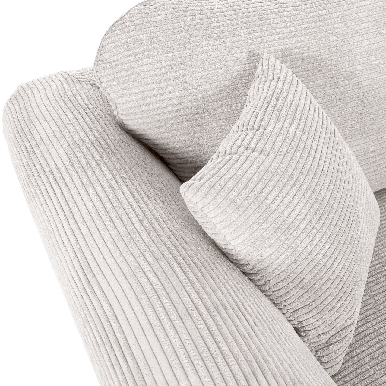 Nahaufnahme eines 2-Sitzer Sofas mit hellgrauem, geripptem Stoffbezug und passendem Kissen.
