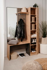 Garderoben-Set aus Holz mit Spiegel, Sitzbank und Regalen, seitliche Perspektive