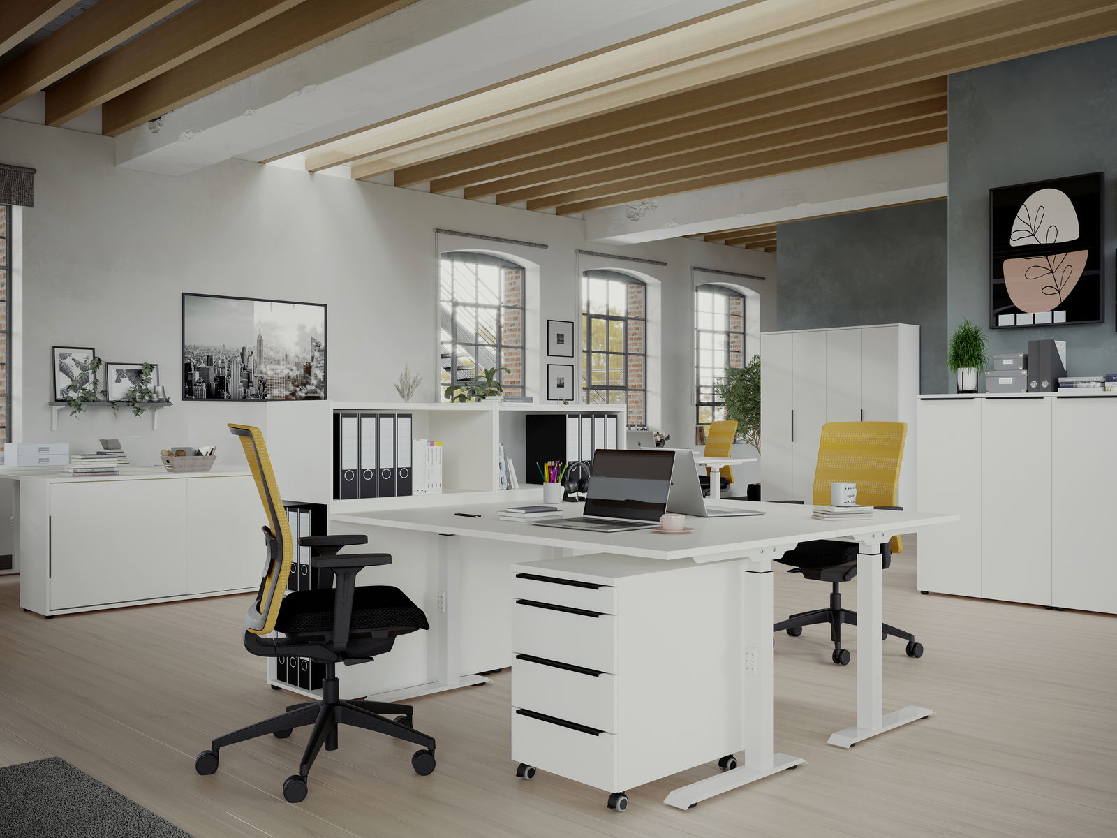 MID.YOU Schreibtisch höhenv. MAILAND Moderne Büroumgebung mit höhenverstellbarem Schreibtisch und Rollcontainer, seitliche Perspektive