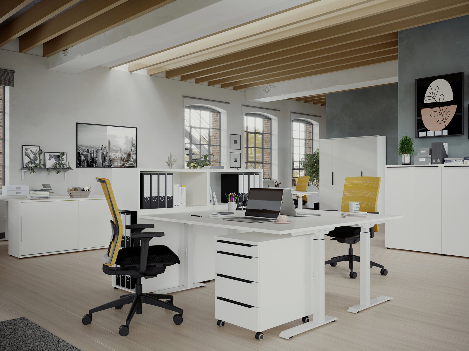 MID.YOU Aktenschrank MAILAND Moderne Büroumgebung mit höhenverstellbarem Schreibtisch und Rollcontainer, seitliche Perspektive