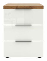 Moderne Nachtkommode mit drei Schubladen, weißem Korpus und Holzoberfläche, Frontalansicht