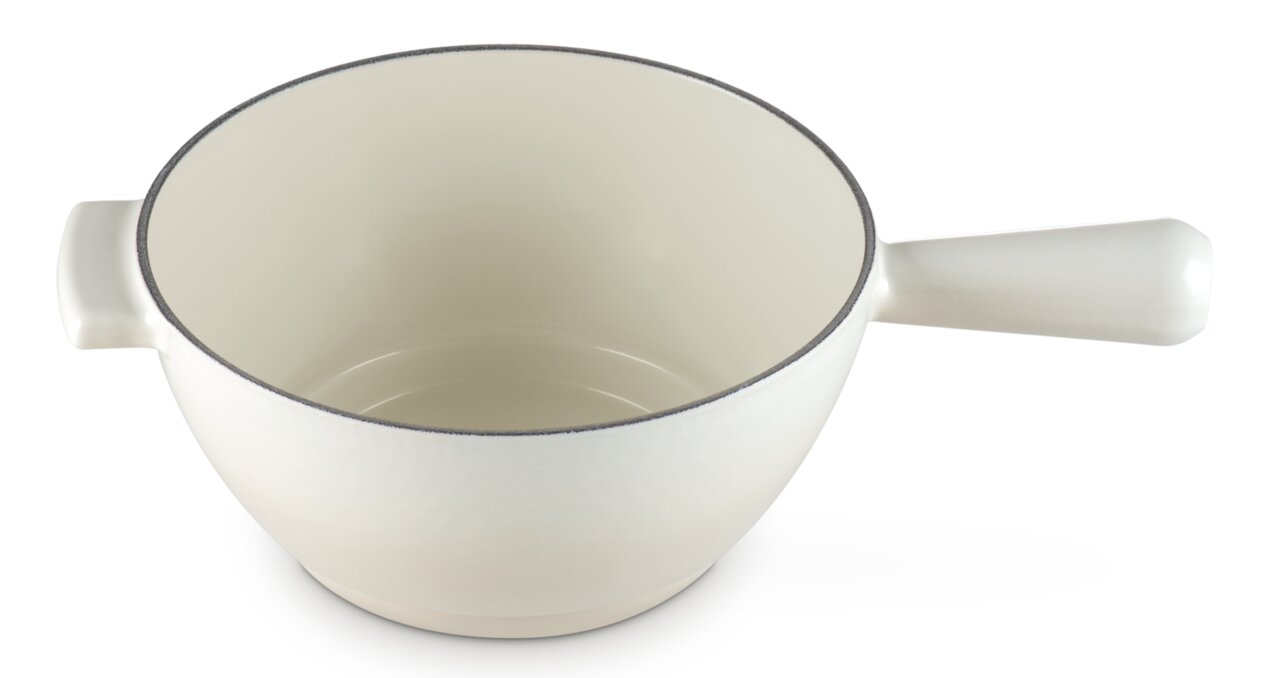 Weißer Fondue-Topf aus der Vogelperspektive mit zwei Griffen