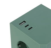 Grüner Steckdosenwürfel mit USB-Anschlüssen, Ansicht von oben.