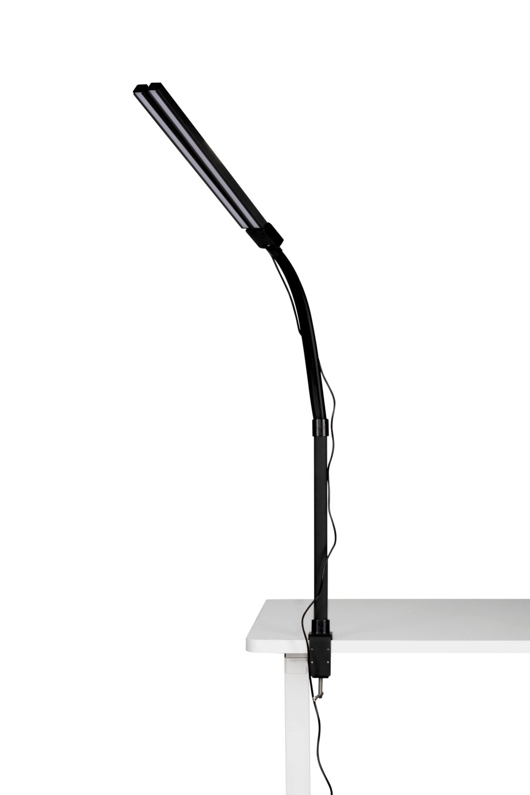 LED-Klemmleuchte in seitlicher Perspektive an einem Tisch befestigt, mit flexiblem Hals und modernem Design.