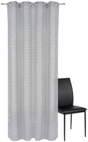 Grauer Ösenschal 135x245cm, frontal fotografiert, neben einem schwarzen Stuhl