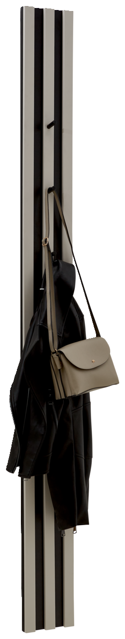 Voleo Garderobenpaneel UNIQUE Garderobenpaneel in vertikaler Perspektive mit Haken, an denen eine Jacke und eine Tasche hängen.