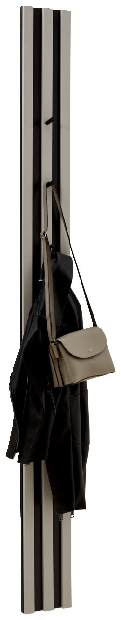 Voleo Garderobenpaneel UNIQUE Garderobenpaneel in vertikaler Perspektive mit Haken, an denen eine Jacke und eine Tasche hängen.