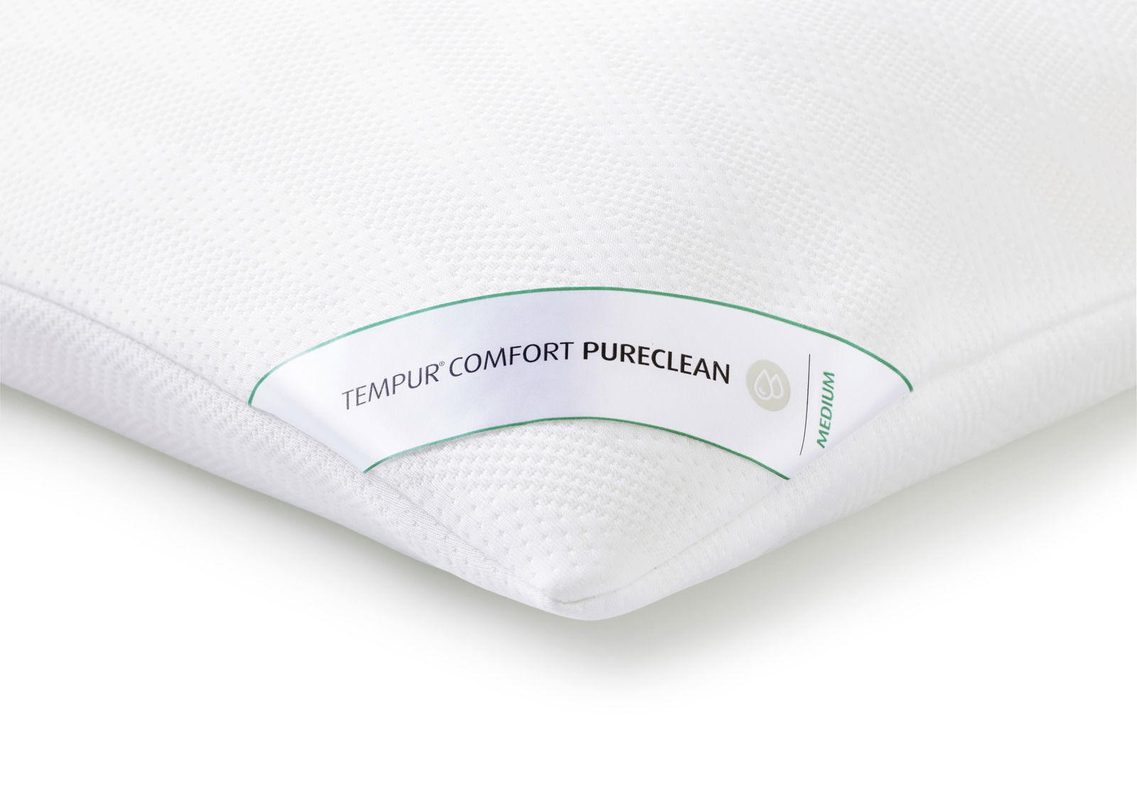 Tempur Schlafkissen COMFORT Nahaufnahme eines weißen Schlafkissens mit der Aufschrift 'TEMPUR COMFORT PURECLEAN MEDIUM' auf einem Etikett.
