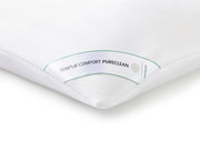 Nahaufnahme eines weißen Schlafkissens mit der Aufschrift 'TEMPUR COMFORT PURECLEAN MEDIUM' auf einem Etikett.