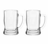 Zwei transparente Bierseidel aus Glas, 500ml, mit Henkel, frontal abgebildet.