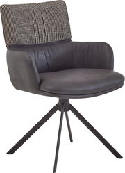 Moderner Drehstuhl mit schwarzer Polsterung, Armlehnen und gepolsterter Rückenlehne mit schwarz-weißem Muster, auf schwarzem Metallkreuzfuß, freigestellt auf weißem Hintergrund, Ansicht schräg von vorne