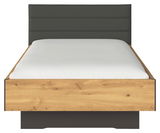 Frontale Ansicht eines modernen Einzelbetts mit Holzrahmen und gepolstertem Kopfteil in dunkler Farbe.