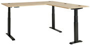Moderner höhenverstellbarer E-Eckschreibtisch mit schwarzem Gestell und heller Holzplatte, seitliche Perspektive.