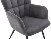 Grauer Sessel mit gepolstertem Sitz und Rückenlehne, seitliche Perspektive