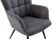 Grauer Sessel mit gepolstertem Sitz und Rückenlehne, seitliche Perspektive