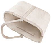 Beige boodschappenmand van zachte, donzige stof met stevige handvatten, gezien van bovenaf.