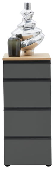 Schubkastenkommode LENDINA von Dieter Knoll in grauer Farbe mit drei Schubladen, dekoriert mit einer modernen Skulptur und einer Vase auf der Oberseite, Frontalansicht.
