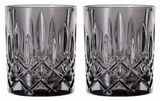 Zwei Whiskybecher im Set, aus Rauchglas mit facettiertem Design, frontal abgebildet.