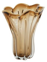 Elegante braune Glasvase mit wellenförmigem Rand, seitliche Perspektive