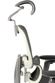 Seitenansicht eines modernen Drehstuhls mit ergonomischer Rückenlehne und Kopfstütze.