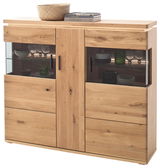Hochwertiges Highboard aus Holz mit Glaseinsätzen, dekoriert mit Geschirr und Büchern, frontal betrachtet.
