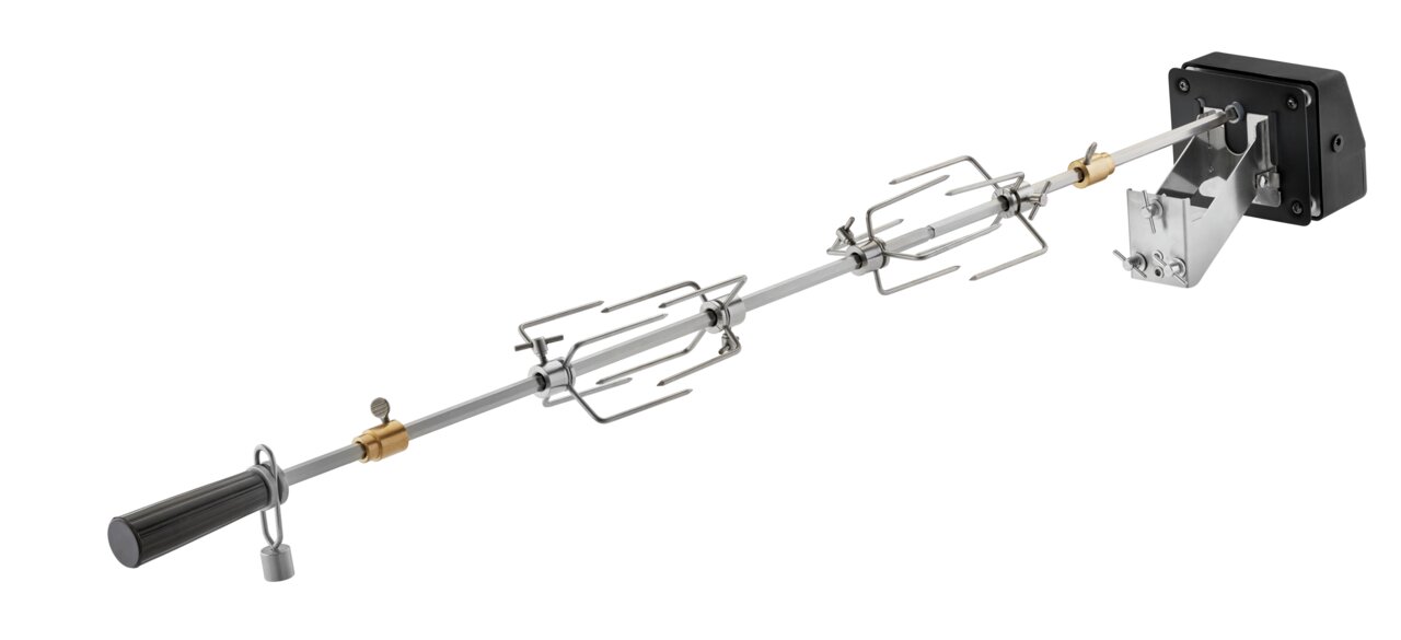 Rösle Premium Drehspieß G4 / G6 BBQ Premium Drehspieß G4/G6, seitliche Perspektive, mit schwarzem Griff und Metallhalterung.