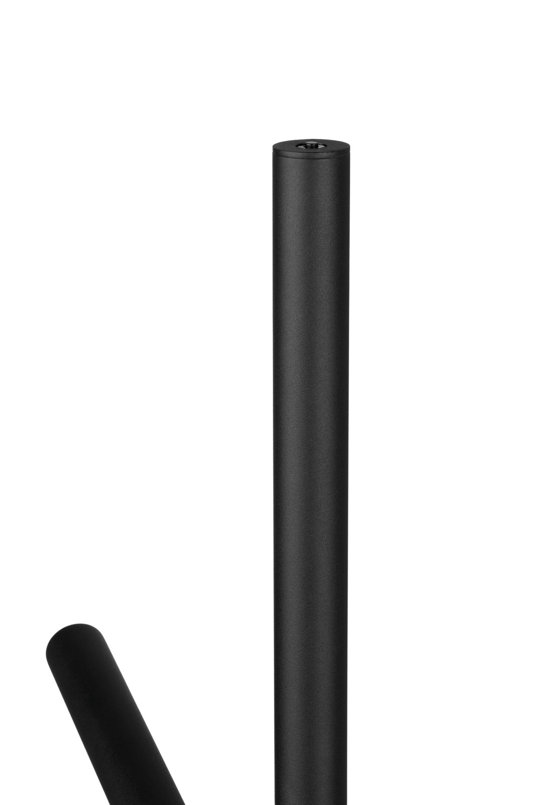 Nahaufnahme einer modernen, schwarzen LED-Stehleuchte aus seitlicher Perspektive