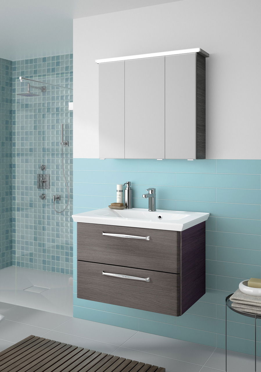 Moderner Badblock mit Waschbecken und Unterschrank in einer Badezimmerumgebung, seitliche Perspektive