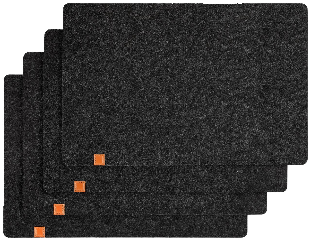 Justinus Tischset 4-tlg. Set aus vier dunkelgrauen Filz-Tischsets mit braunen Lederecken, von oben betrachtet.