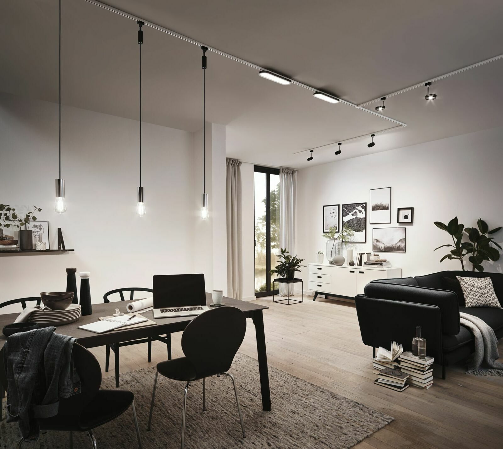 Modernes Wohnzimmer mit Schienenpanel Loop an der Decke, Perspektive von der Seite, zeigt eine stilvolle Einrichtung mit Esstisch, Stühlen und Sofa.