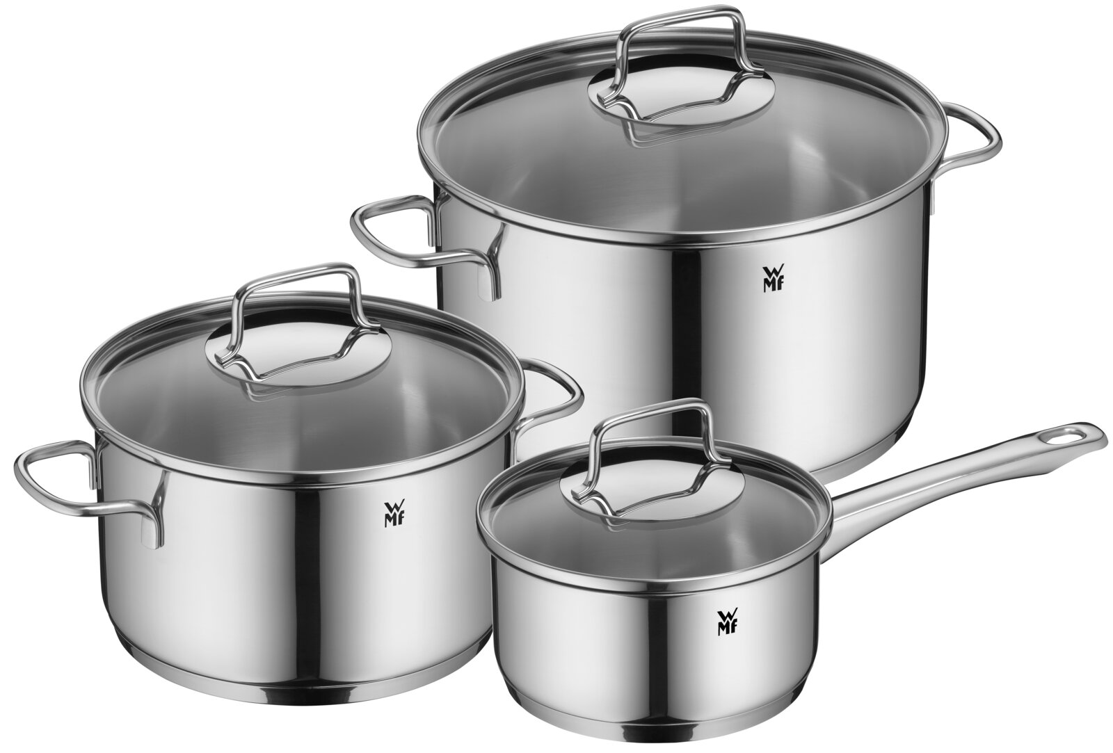 WMF Topfset 3-tlg. ASTORIA Dreiteiliges Topfset aus Edelstahl, bestehend aus zwei Töpfen und einer Stielkasserolle mit Deckeln, in einer leicht schrägen Perspektive.