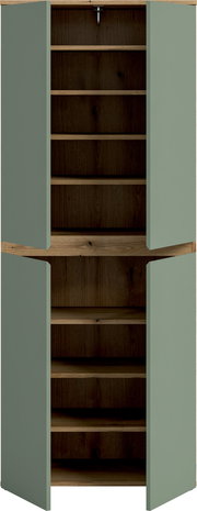 Geöffneter hoher Holzschrank mit zwei Fächern, mehreren Einlegeböden und salbeigrünen Türen, Frontansicht