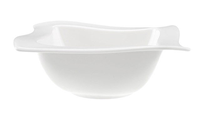 Weiße Schale 0,60l NewWave mit geschwungenem Rand, seitliche Perspektive